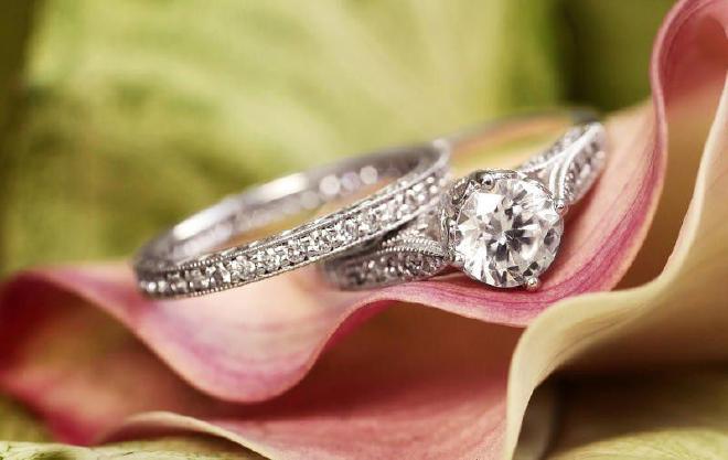 /diamond-engagement-ring-hd-wallpapers_11098497647267915244.jpg